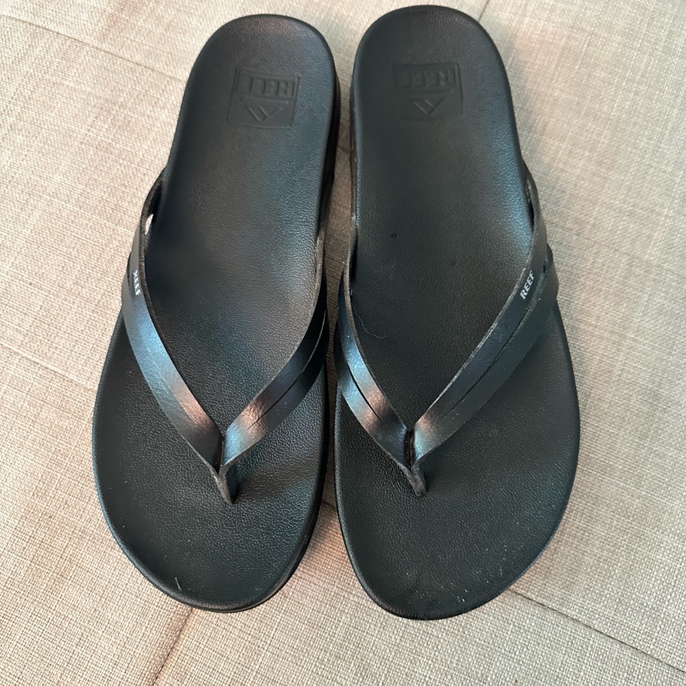 Reef black cushion sandals.